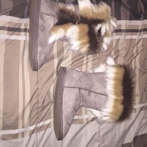 Fur boots